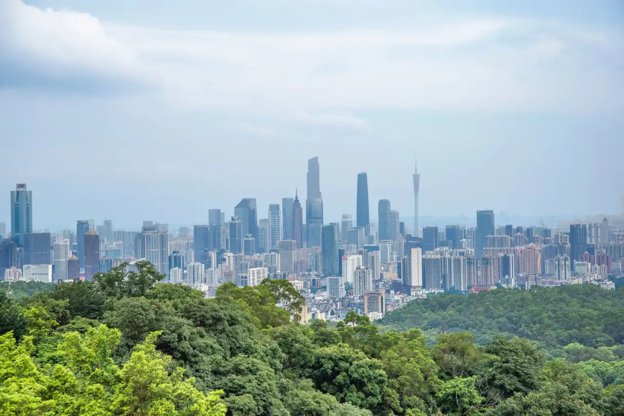 工作证胸牌材质对比：PVC与亚克力设计优劣分析