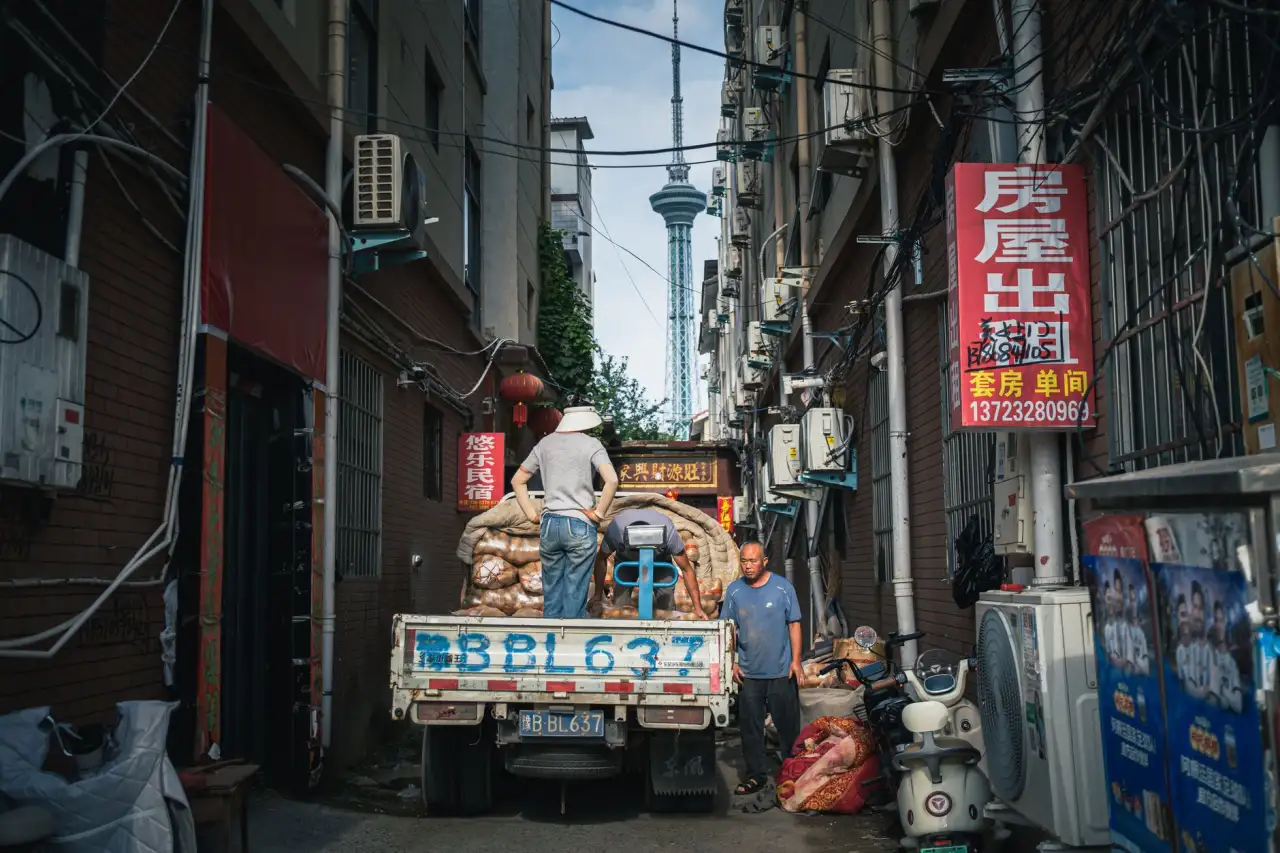 合肥企业工作证设计规范与材质选择要点解析