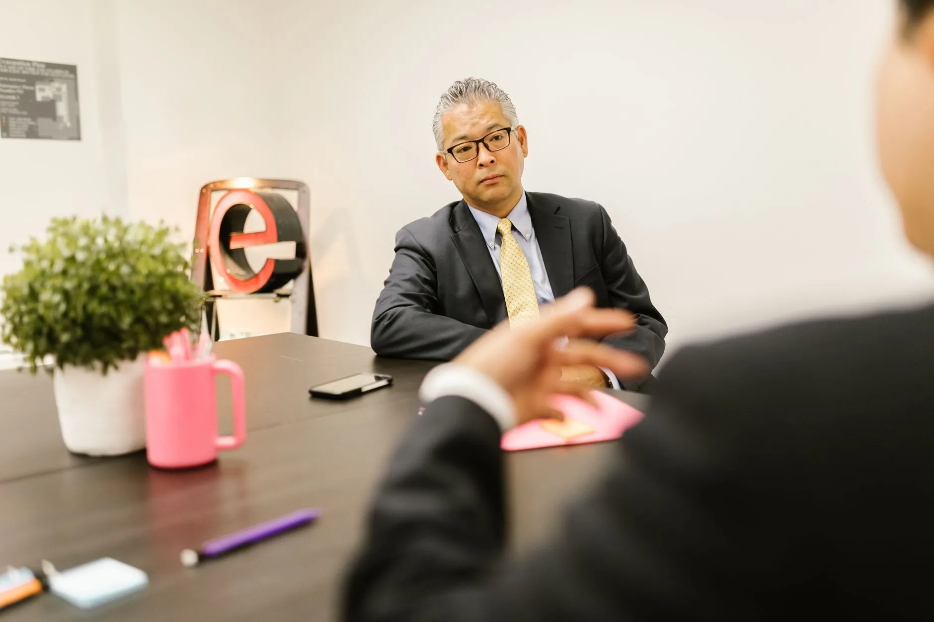 合肥雅蕾工作证设计：五种材质对比与适用场景分析